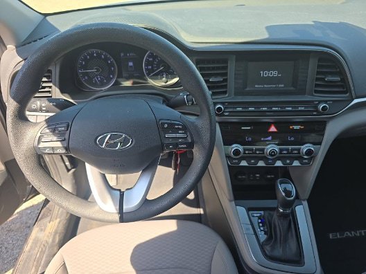 Used 2020 Hyundai Elantra SE FWD image 13