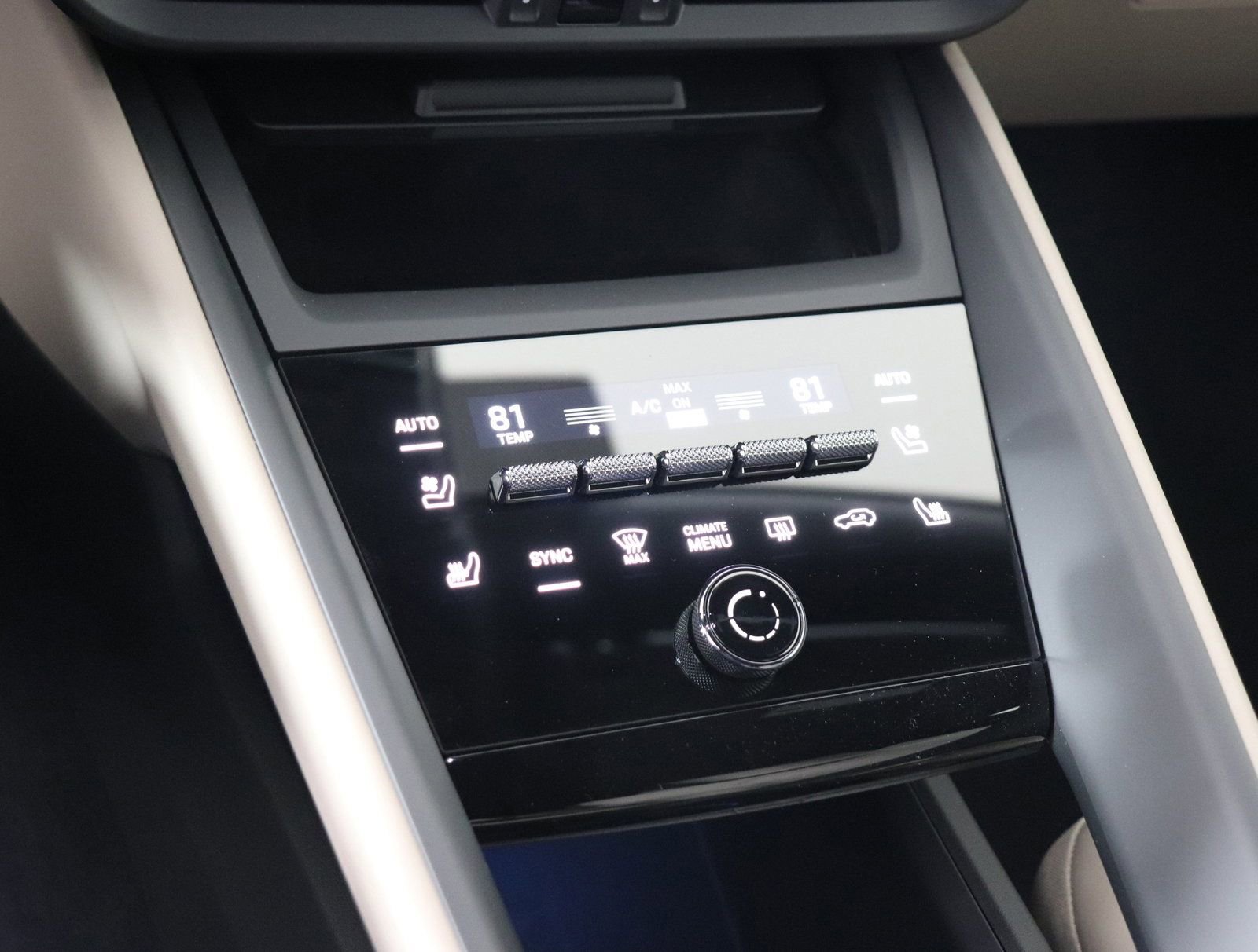 Certified 2024 Porsche Macan 4 Electric AWD/4WD image 35