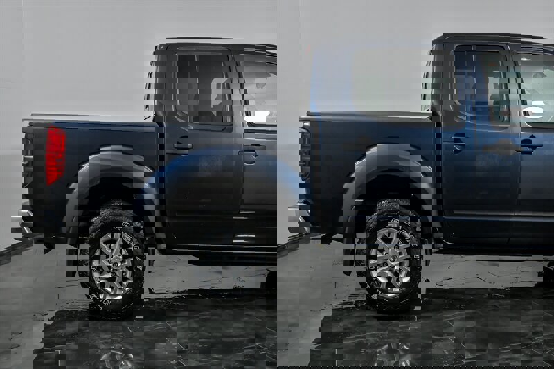 Used 2018 Nissan Frontier SV image 10