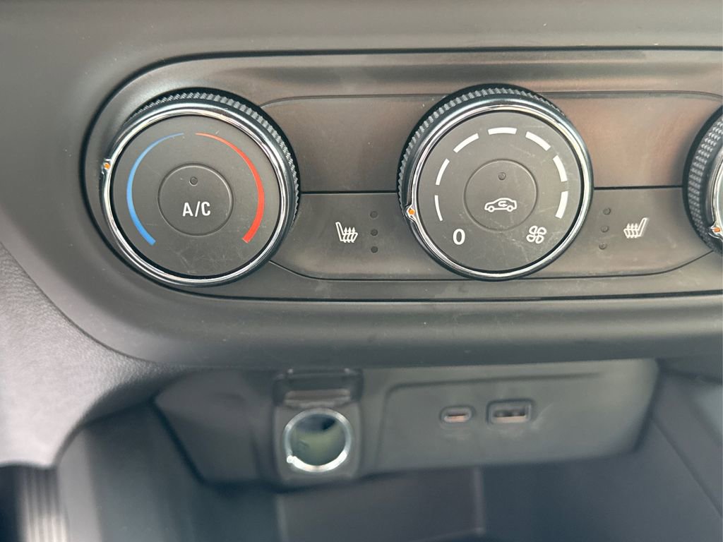 Used 2024 Chevrolet Trax RS w/ Driver Confidence Package image 32