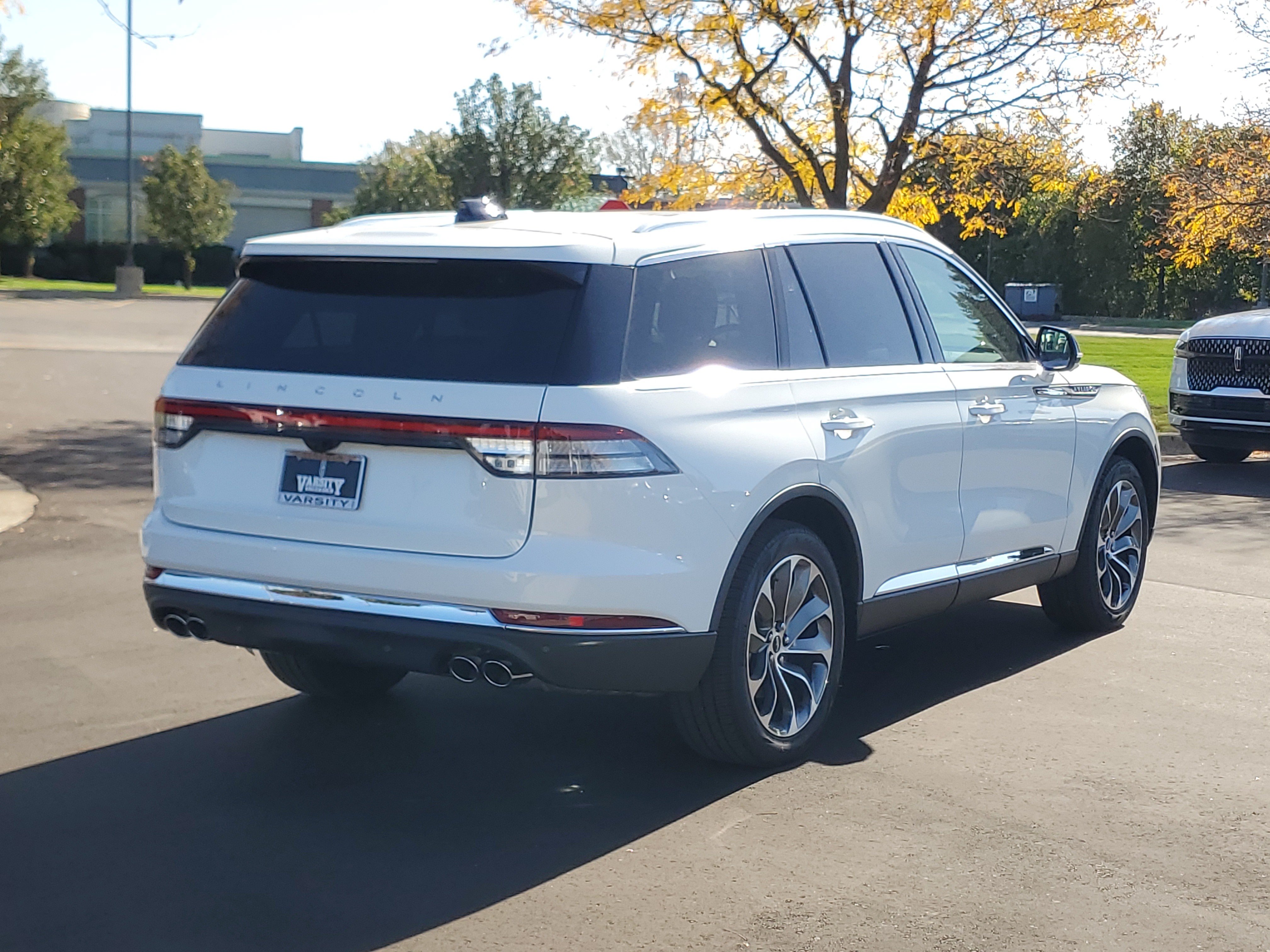 New 2027 Lincoln Aviator AWD image 4