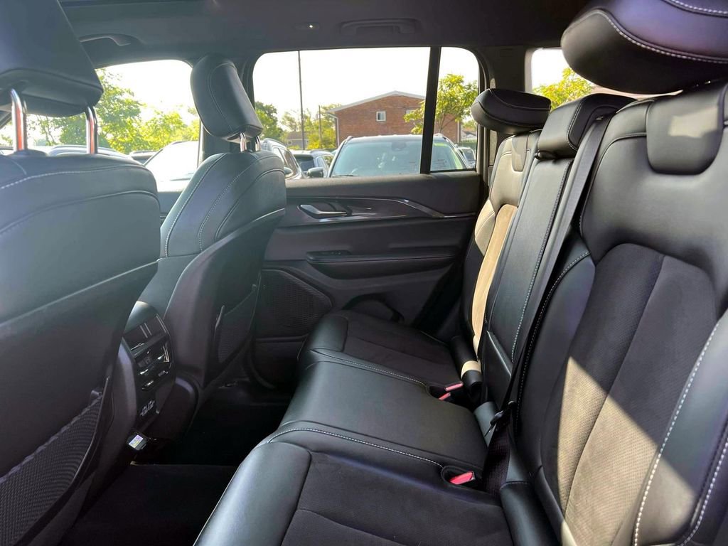 Certified 2023 Jeep Grand Cherokee Altitude image 12