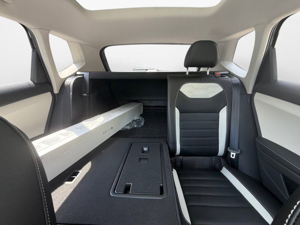 New 2025 Volkswagen Taos SEL image 12