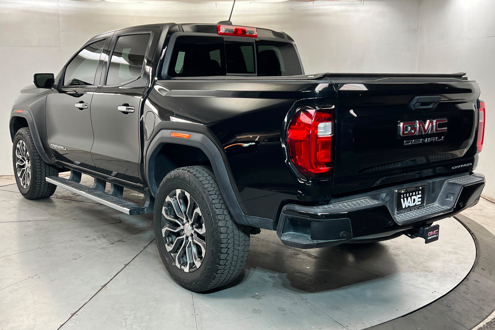 Used 2023 GMC Canyon Denali AWD/4WD image 3