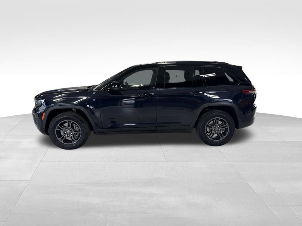 Used 2024 Jeep Grand Cherokee Trailhawk w/ Advanced Protech Group II AWD/4WD video 2
