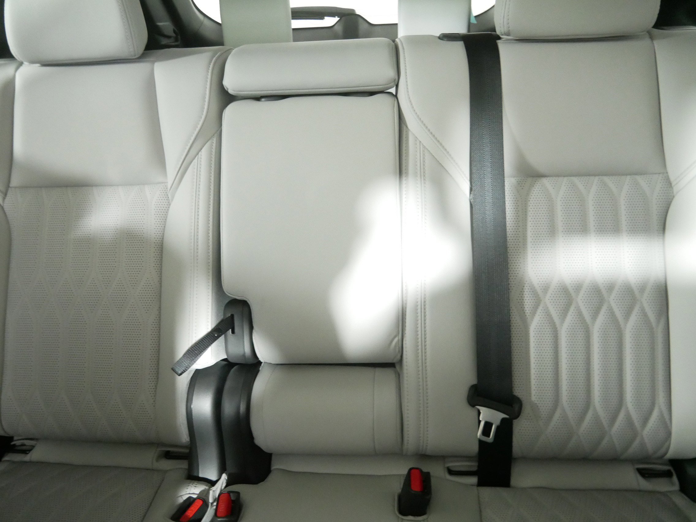 New 2025 Mitsubishi Outlander Platinum Edition image 3