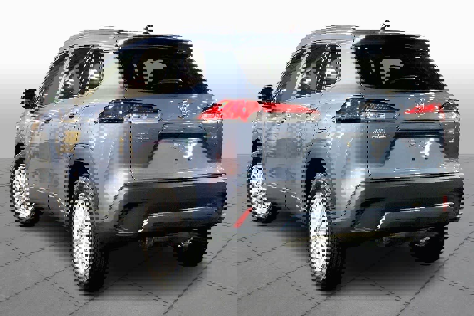 Used 2025 Toyota Corolla Cross LE image 12