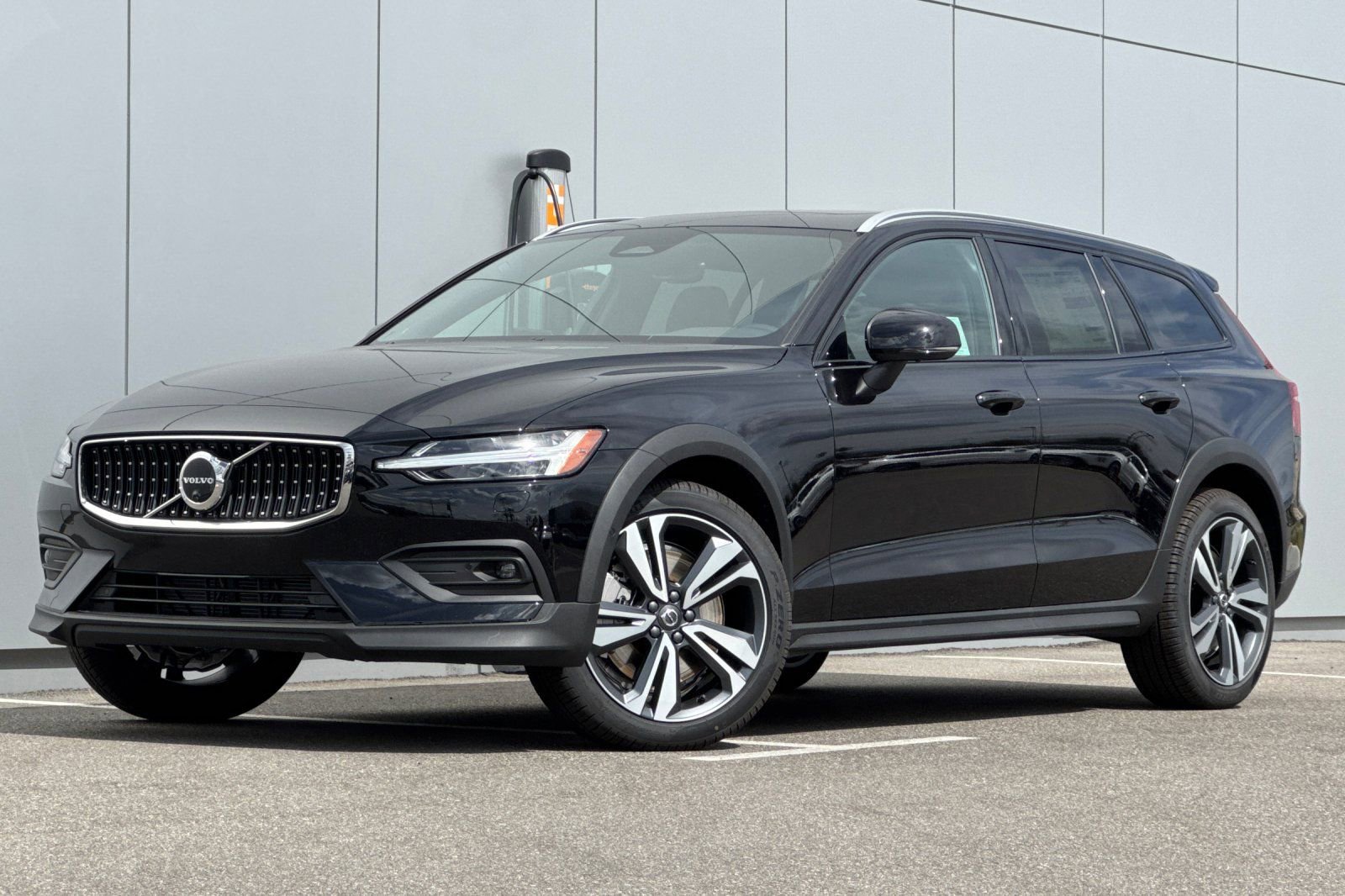 New 2026 Volvo V60 B5 Cross Country Plus w/ Climate Package AWD/4WD image 1