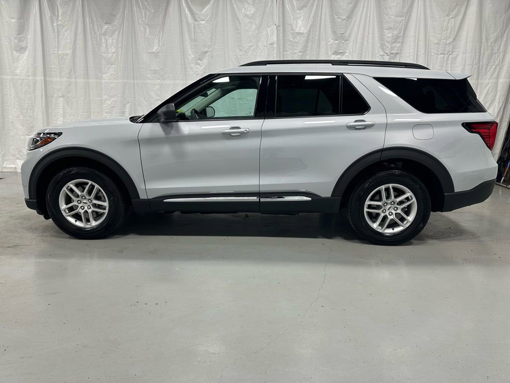 Used 2025 Ford Explorer Active image 4