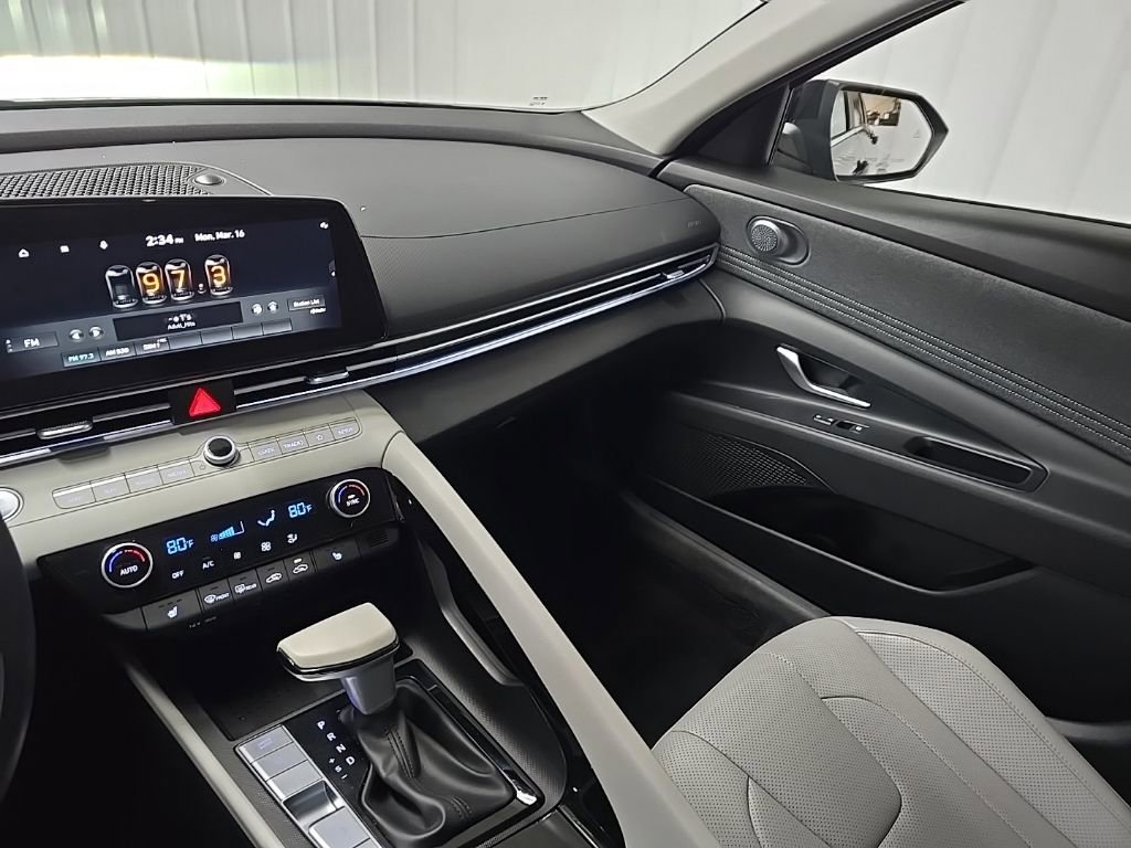 Used 2023 Hyundai Elantra Limited FWD image 22