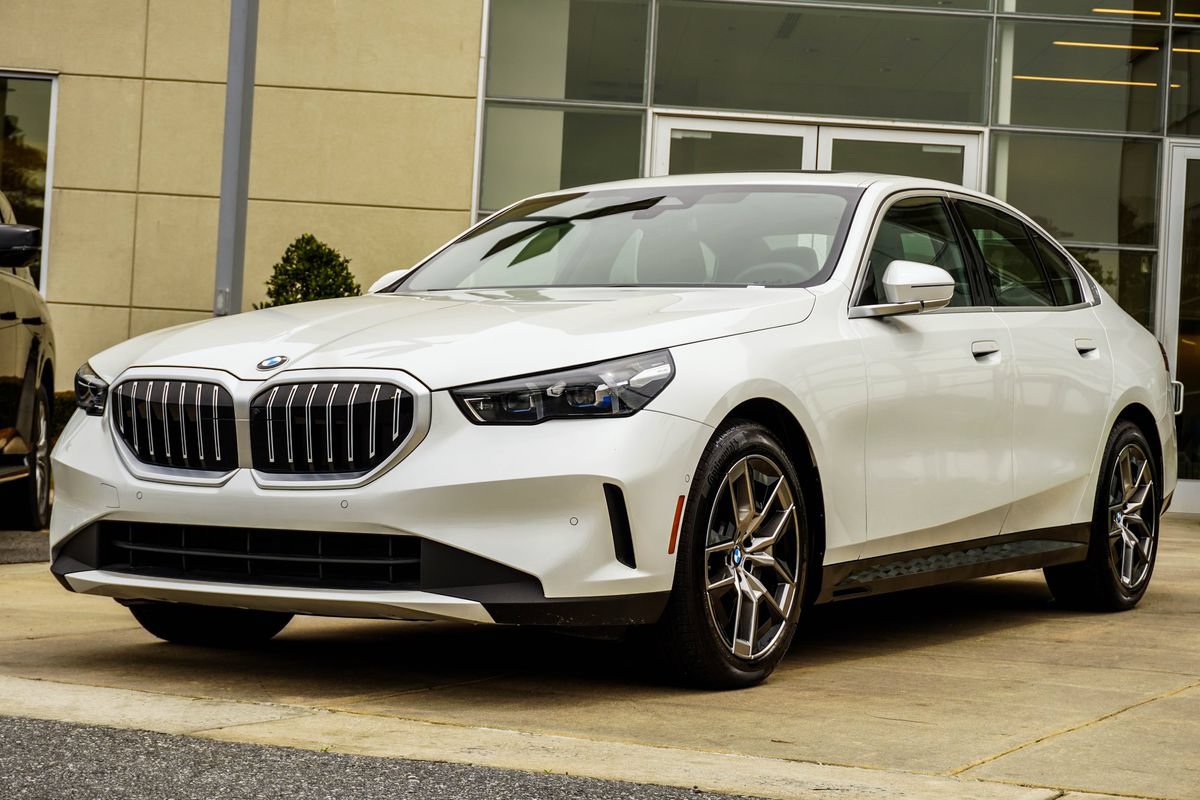 Used 2026 BMW 530i xDrive w/ Premium Package AWD/4WD image 8