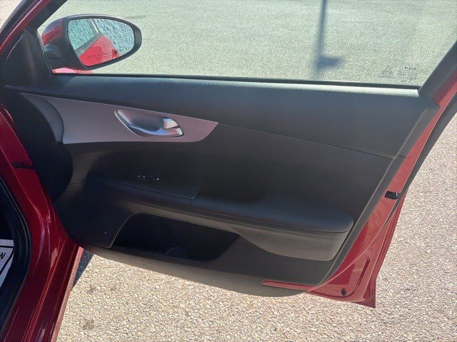 Used 2023 Kia Forte LXS image 17