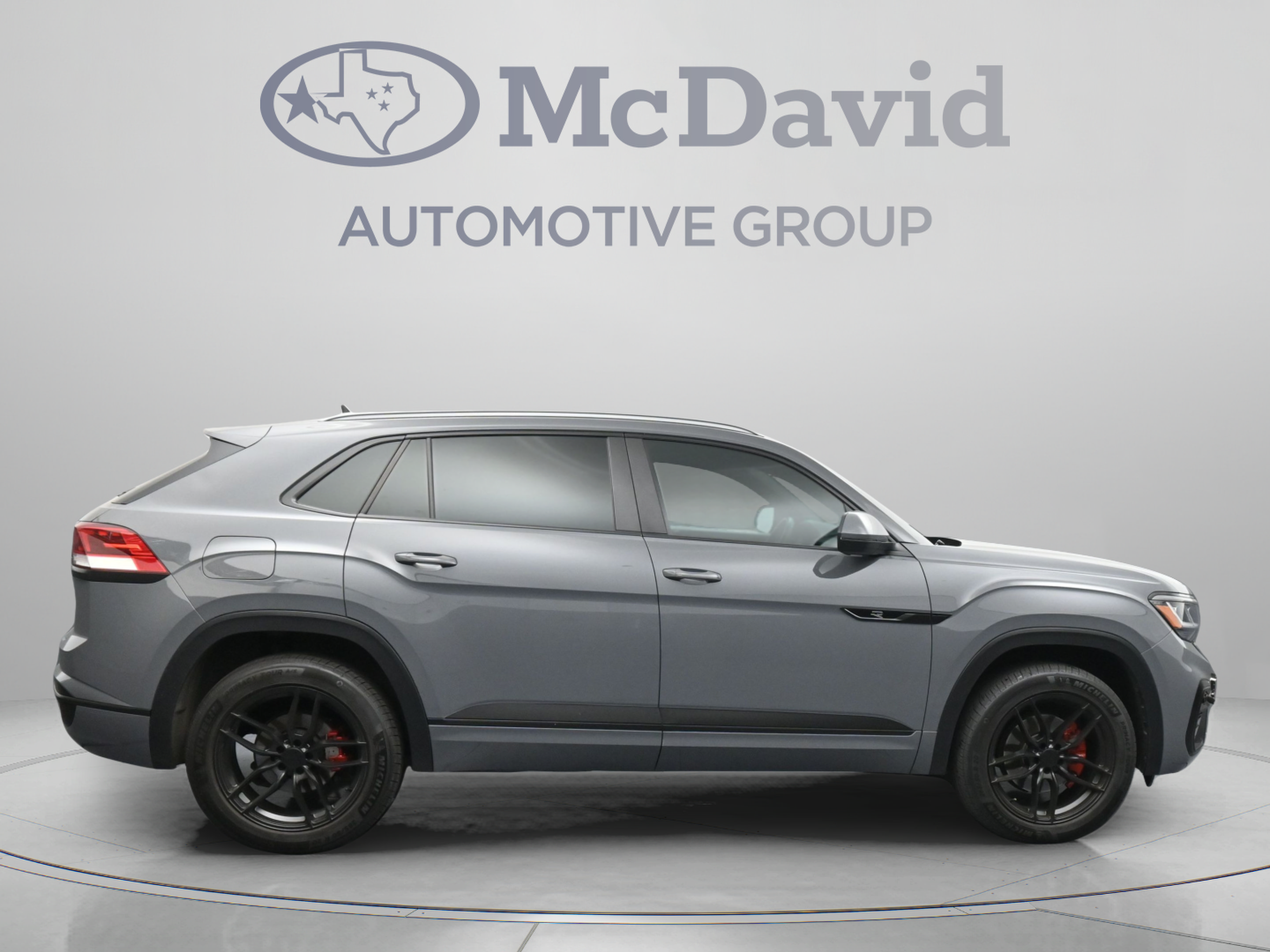 Used 2020 Volkswagen Atlas Cross Sport SEL R-Line FWD image 9
