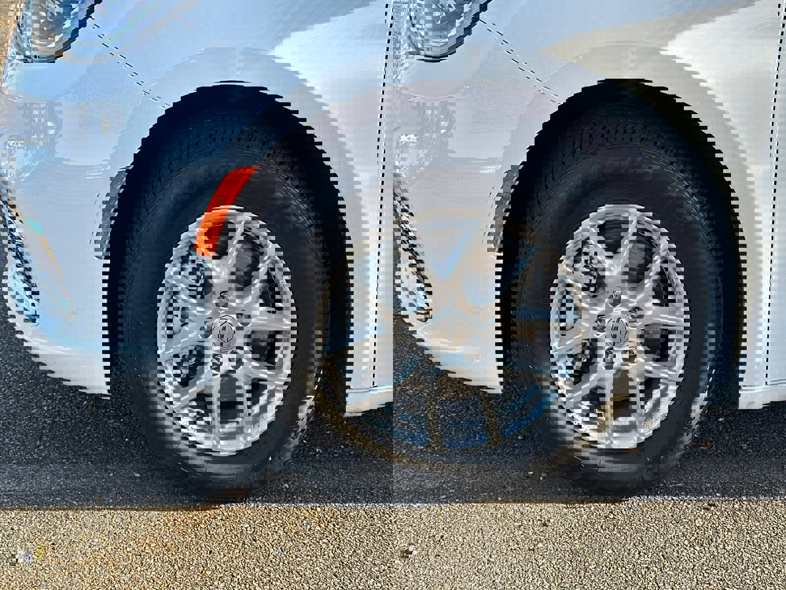 Used 2024 Chrysler Pacifica Touring-L image 11