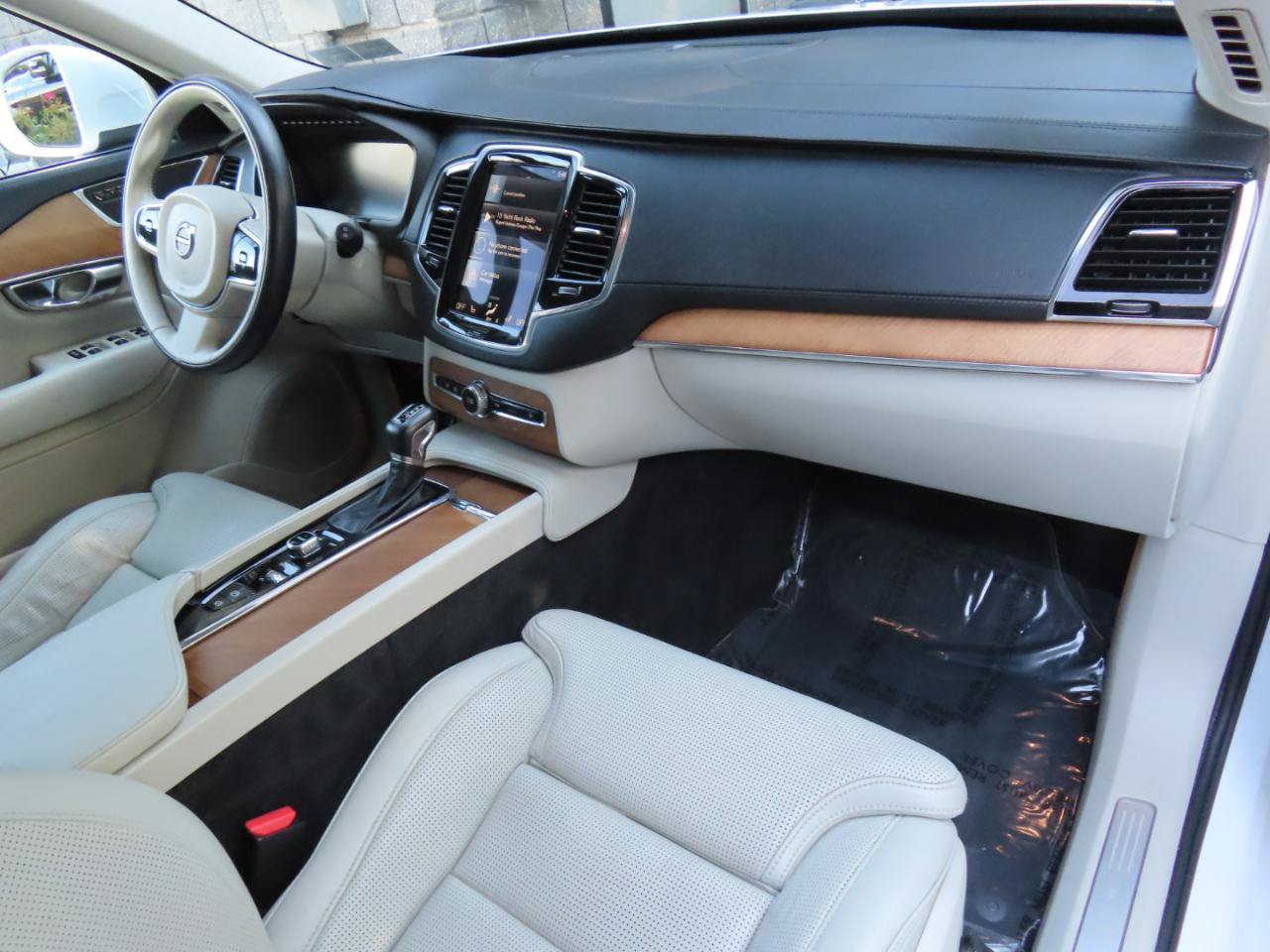 Used 2016 Volvo XC90 T6 Inscription w/ Vision Package AWD/4WD image 17