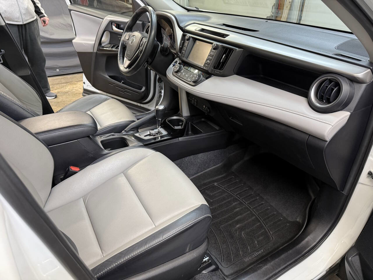 Used 2017 Toyota RAV4 Limited w/ Protection Package image 34