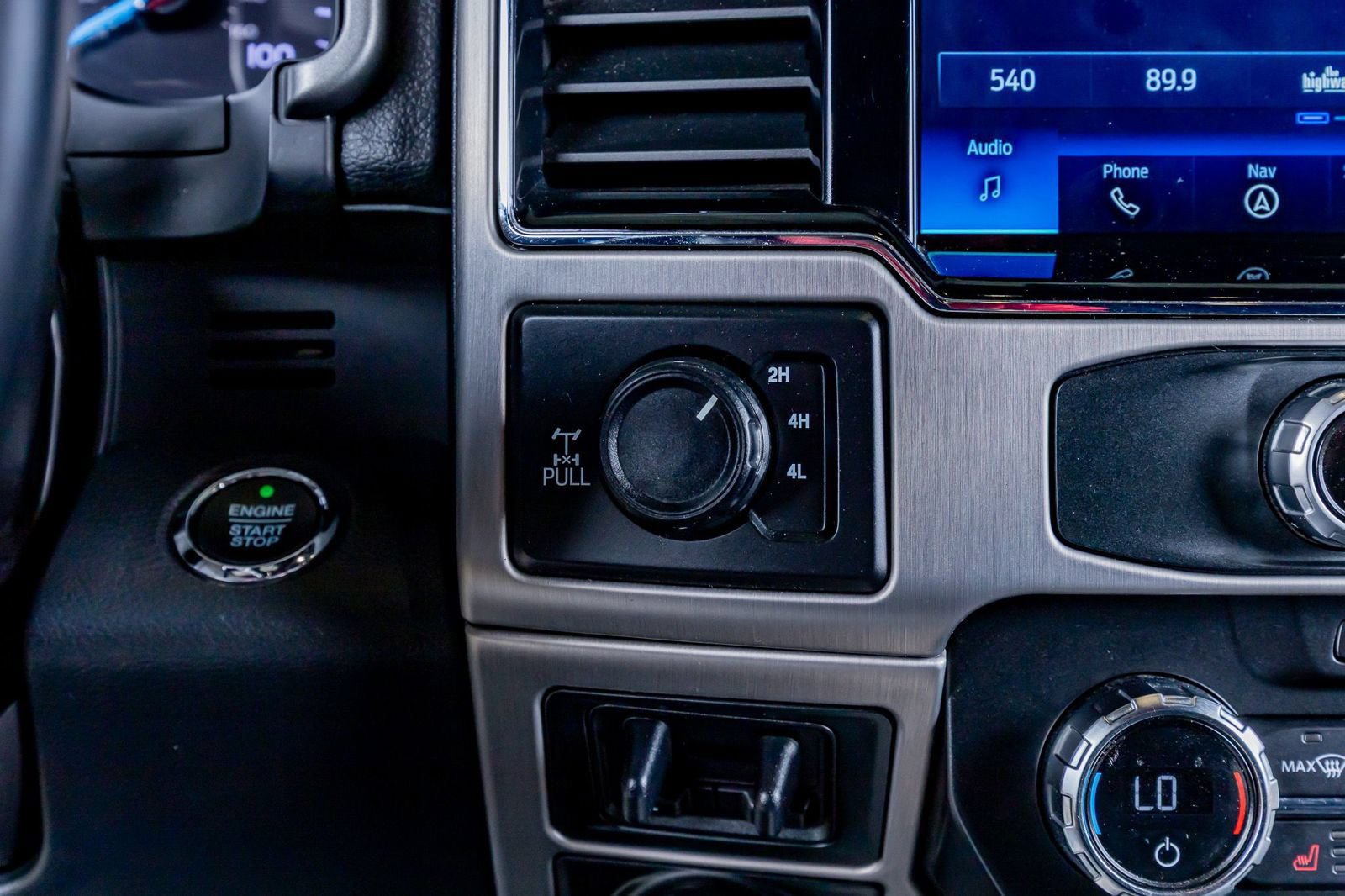 Used 2022 Ford F250 Platinum w/ FX4 Off-Road Package AWD/4WD image 23
