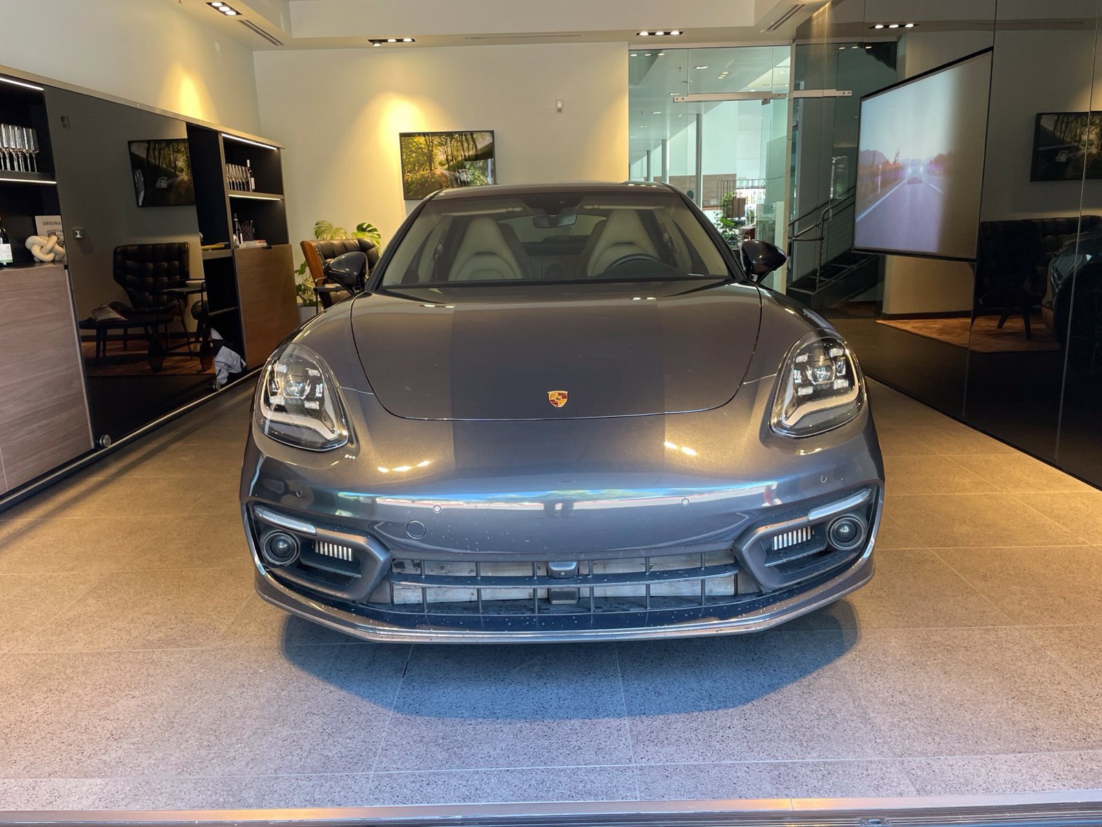 Used 2023 Porsche Panamera Platinum Edition RWD image 1