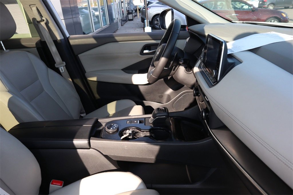 Used 2024 Nissan Rogue SV w/ SV Premium Package image 23