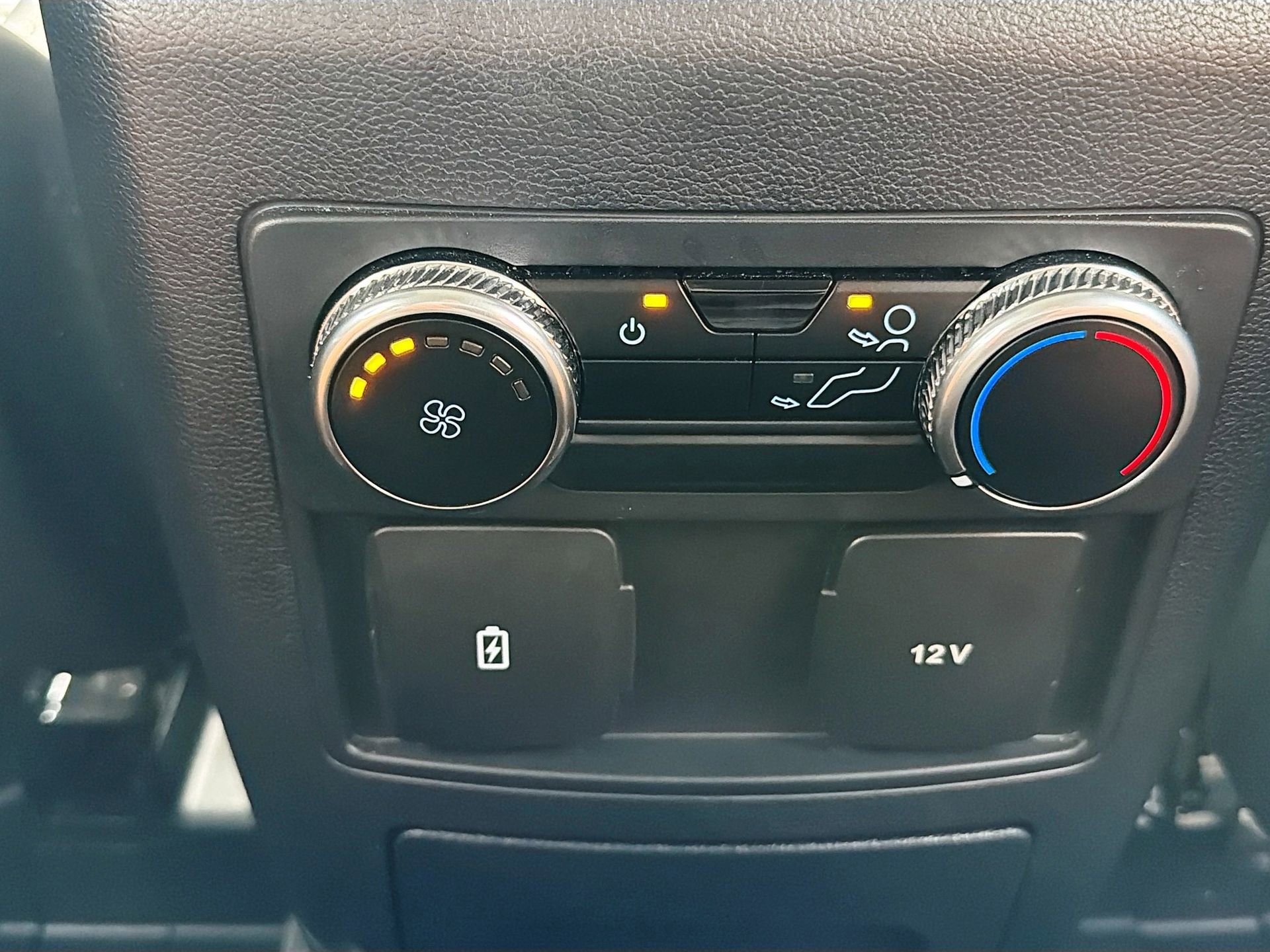 Used 2023 Ford Explorer XLT w/ Equipment Group 202A image 29