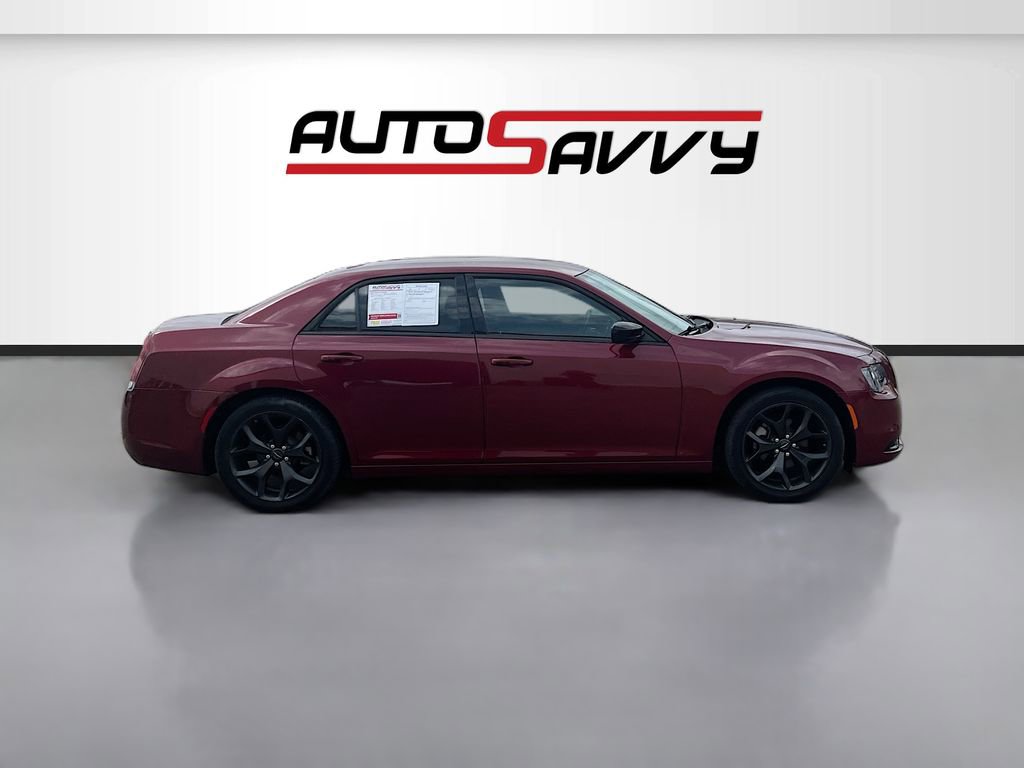 Used 2022 Chrysler 300 Touring w/ Sport Appearance Package image 8