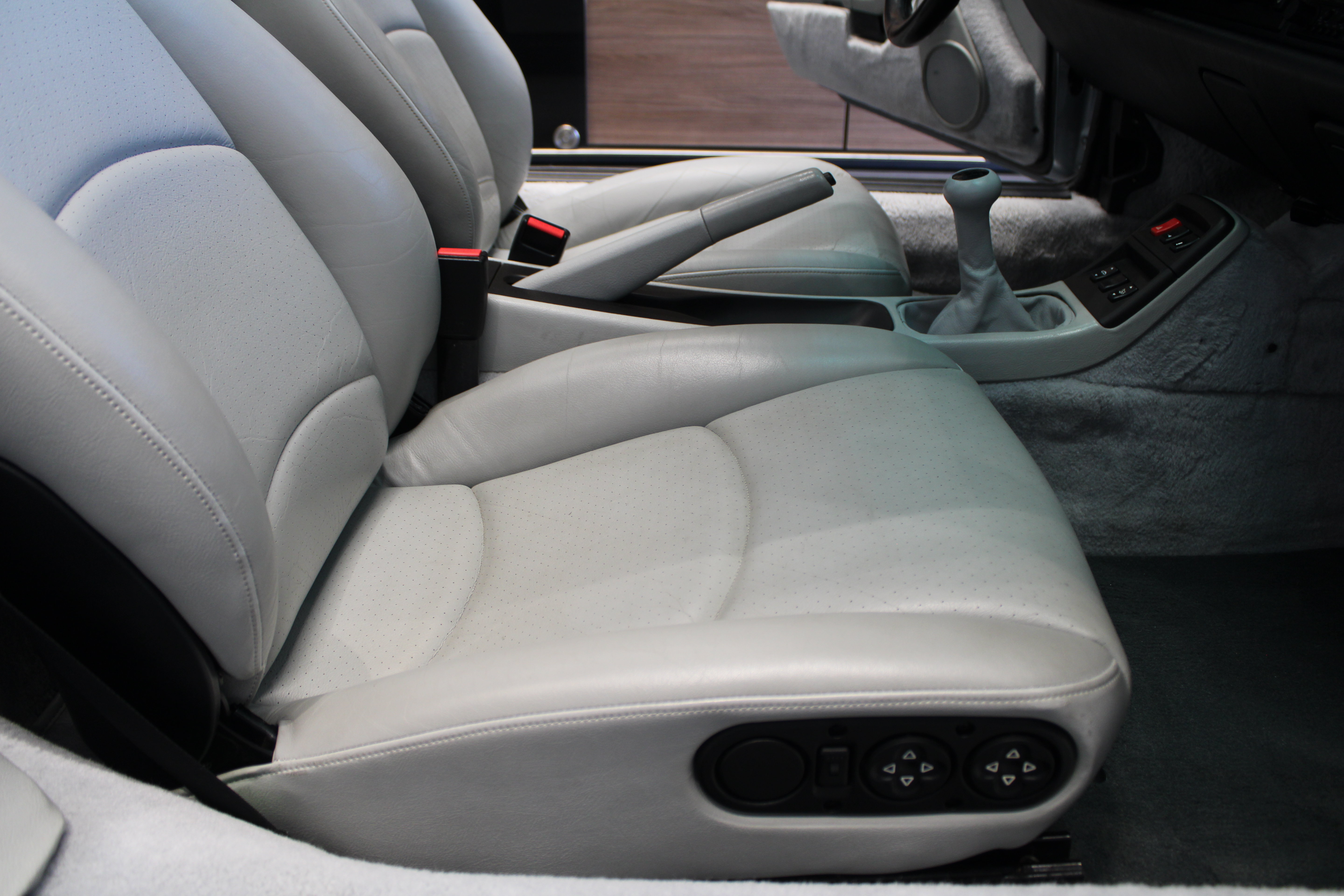 Used 1996 Porsche 911 Cabriolet image 37