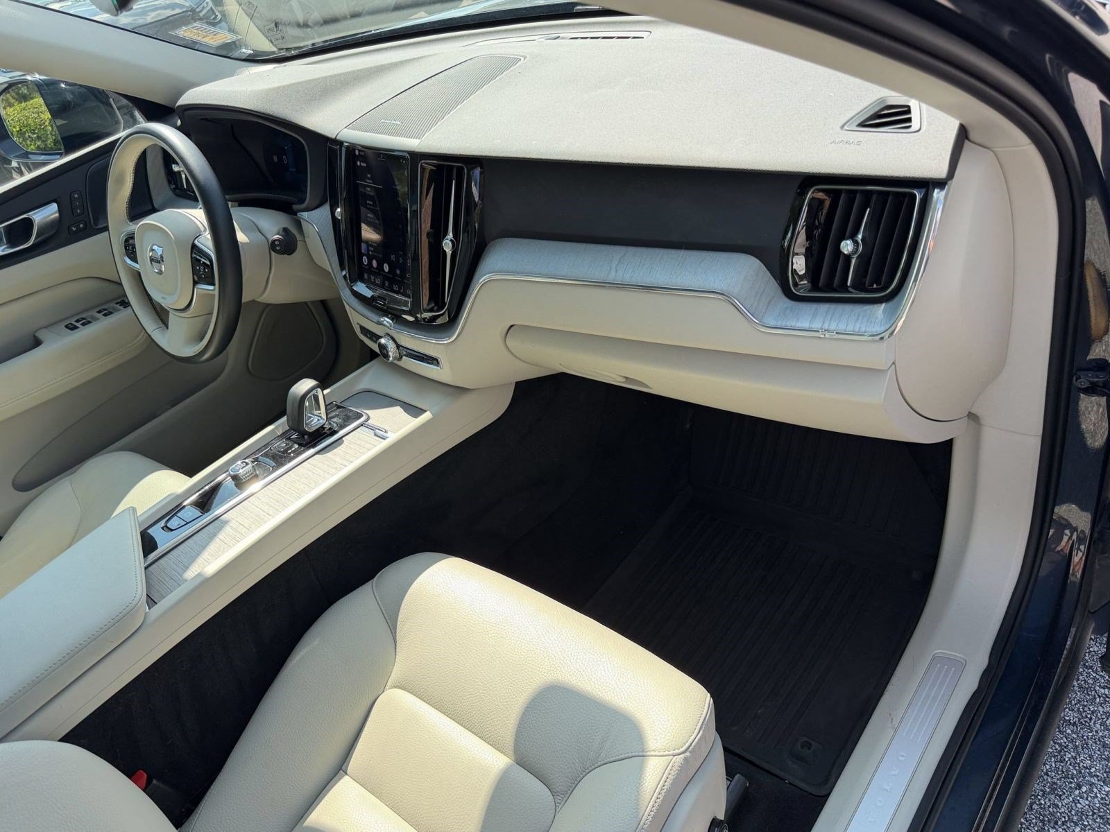 Used 2024 Volvo XC60 B5 Plus w/ Climate Package AWD/4WD image 31