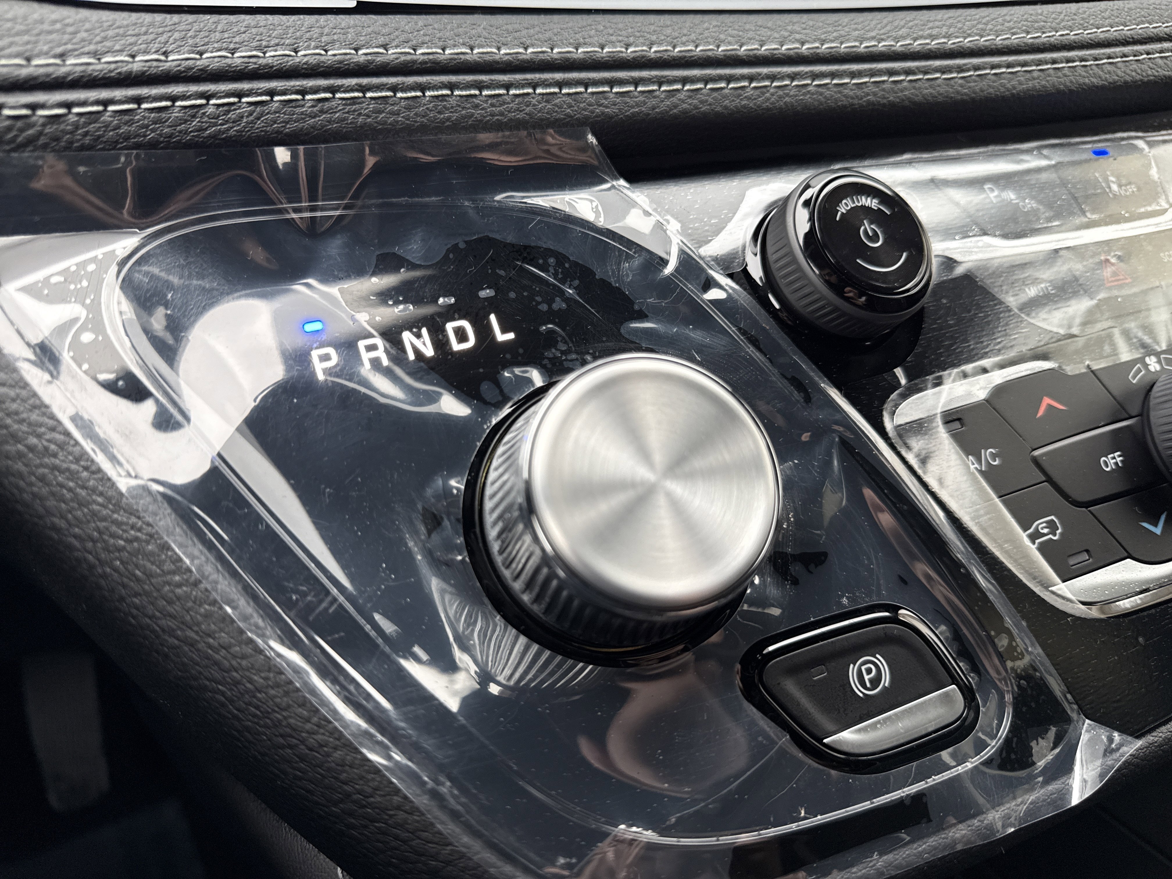 New 2026 Chrysler Pacifica Limited w/ Uconnect Theater Family Group image 24