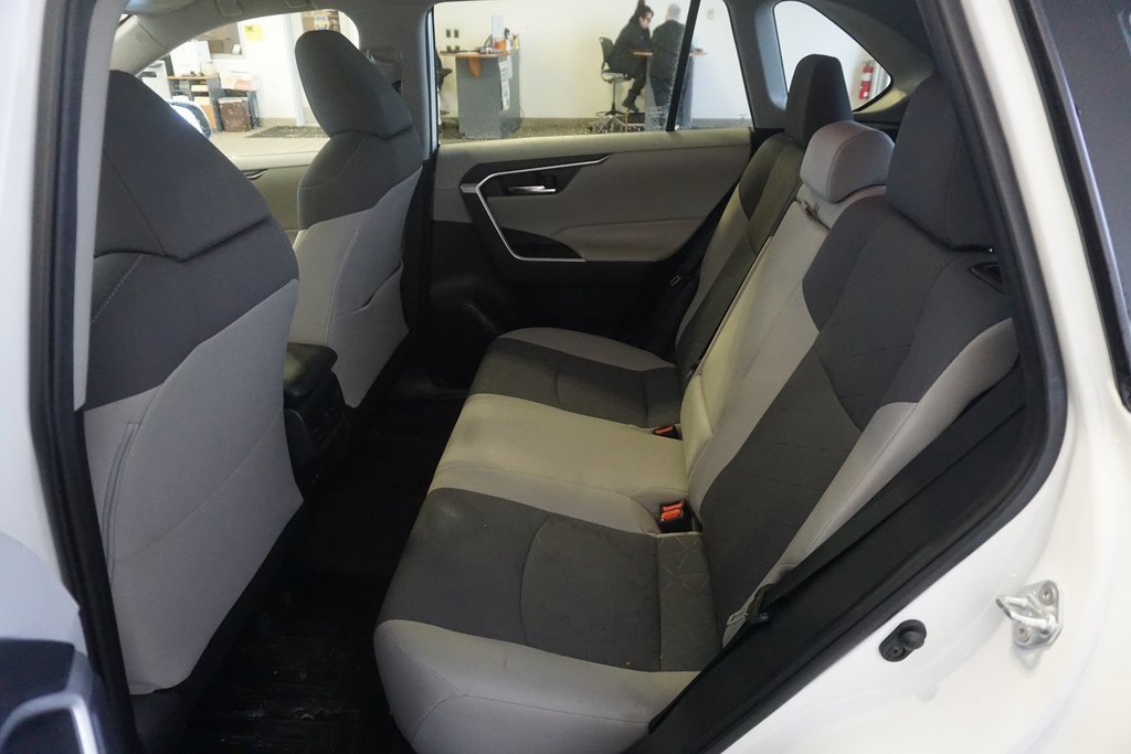 Used 2020 Toyota RAV4 XLE image 18