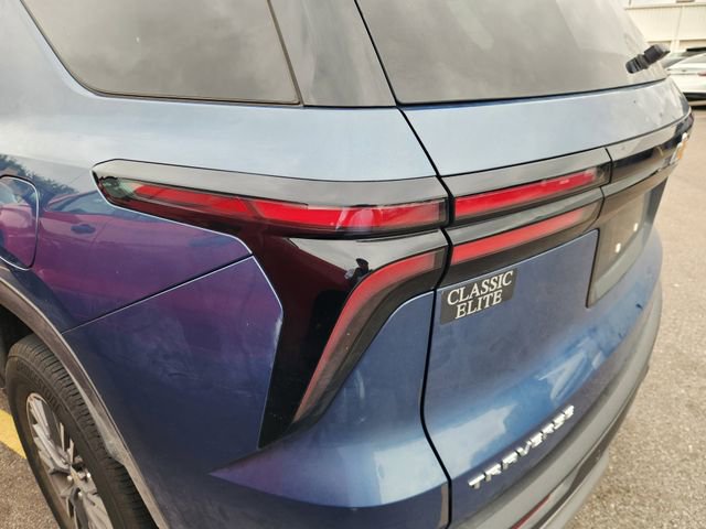 Used 2024 Chevrolet Traverse LT FWD image 7