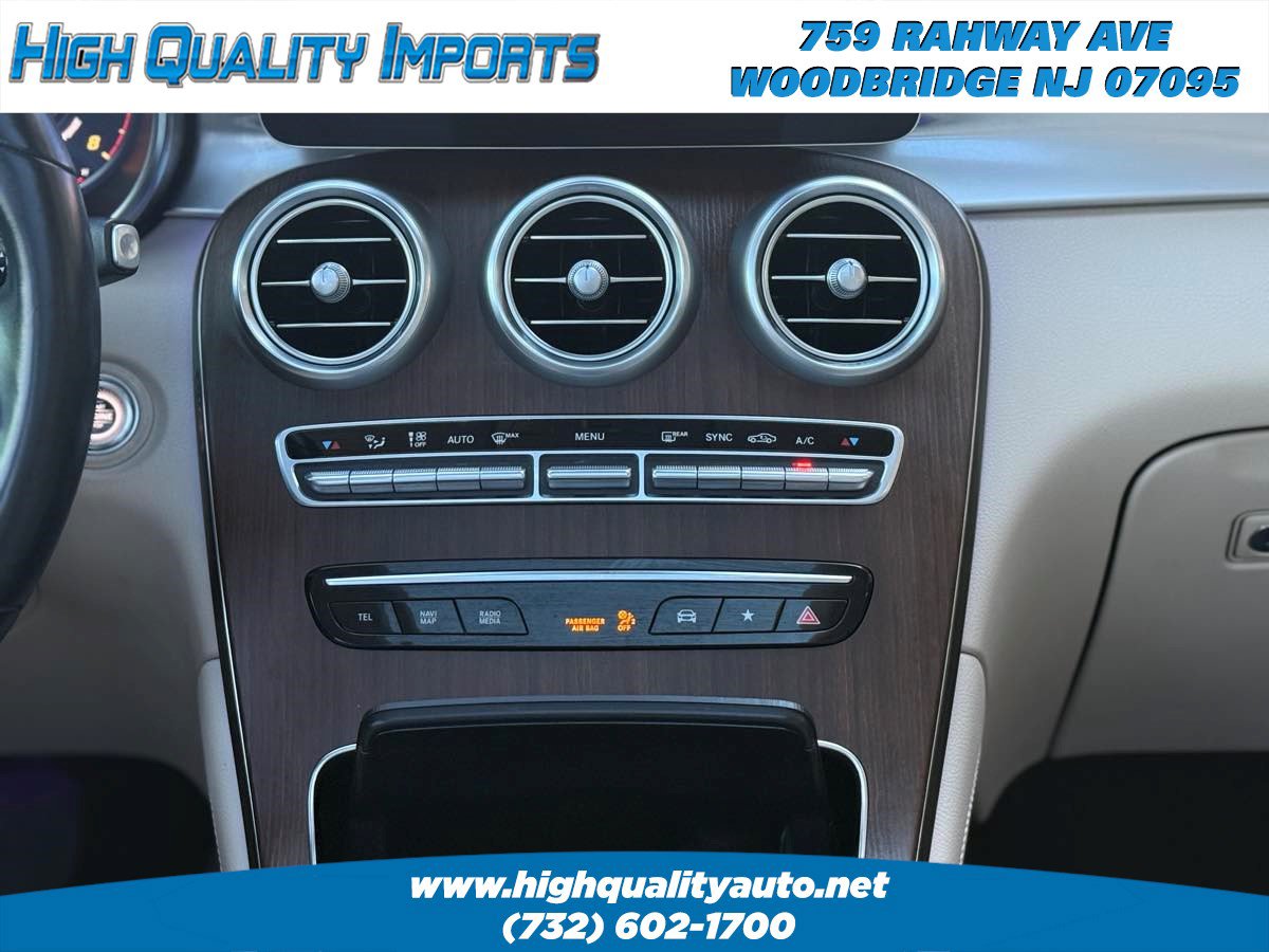 Used 2021 Mercedes-Benz GLC 300 4MATIC w/ Multimedia Package image 33