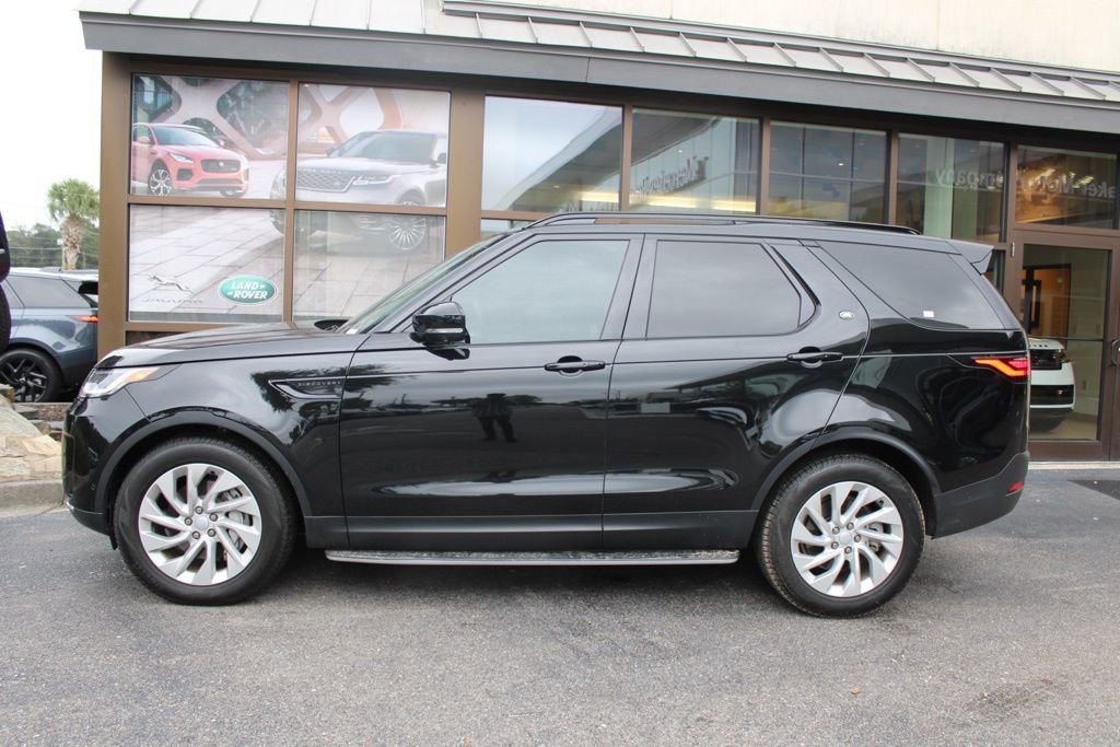Certified 2025 Land Rover Discovery S image 9