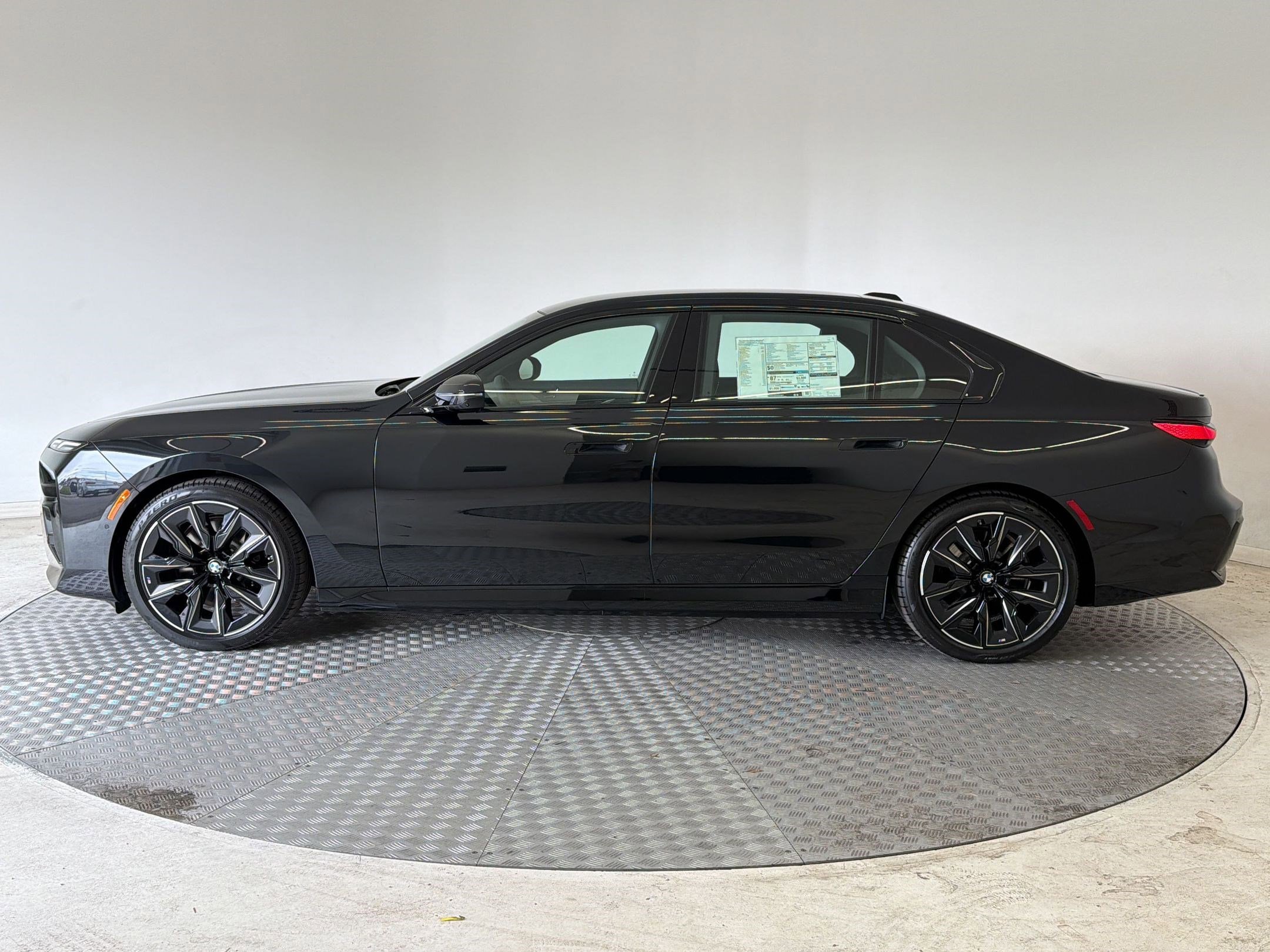 New 2026 BMW i7 xDrive60 AWD/4WD image 2