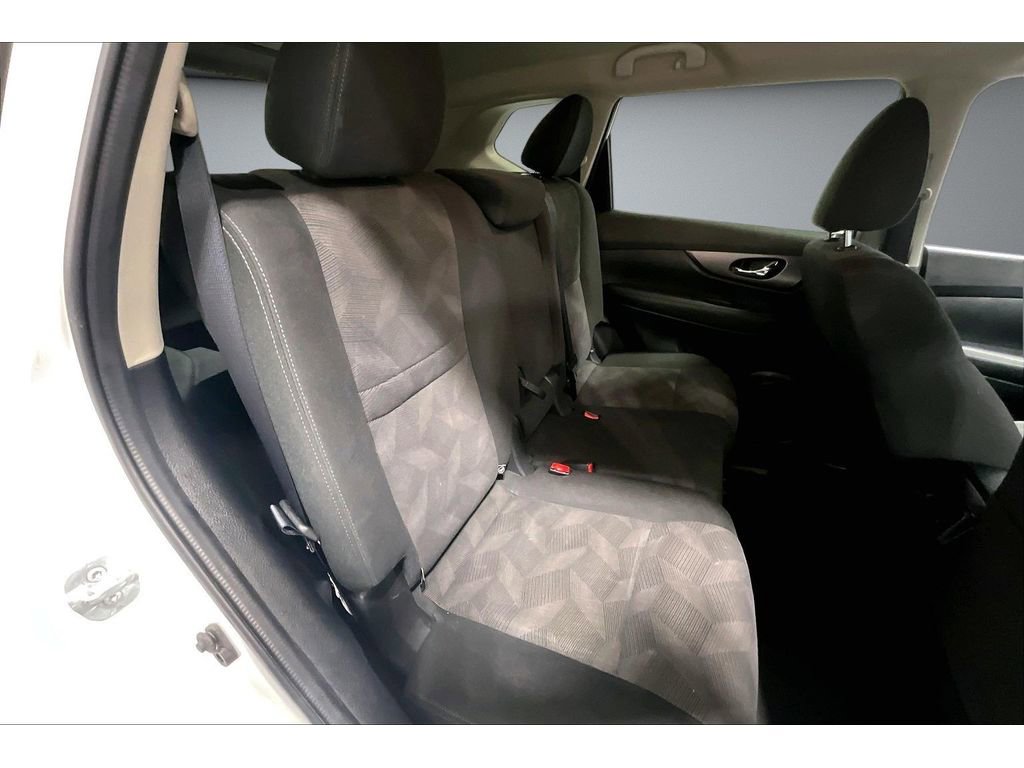 Used 2016 Nissan Rogue SV image 27