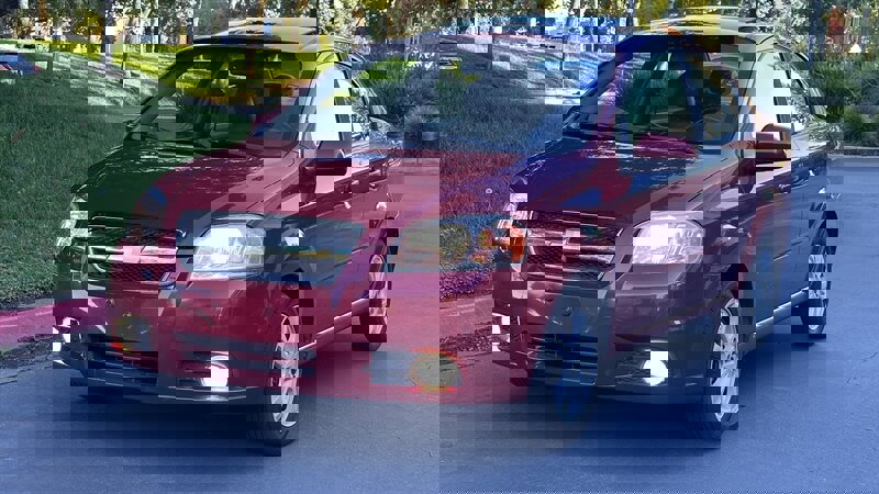 Used 2011 Chevrolet Aveo LT image 2