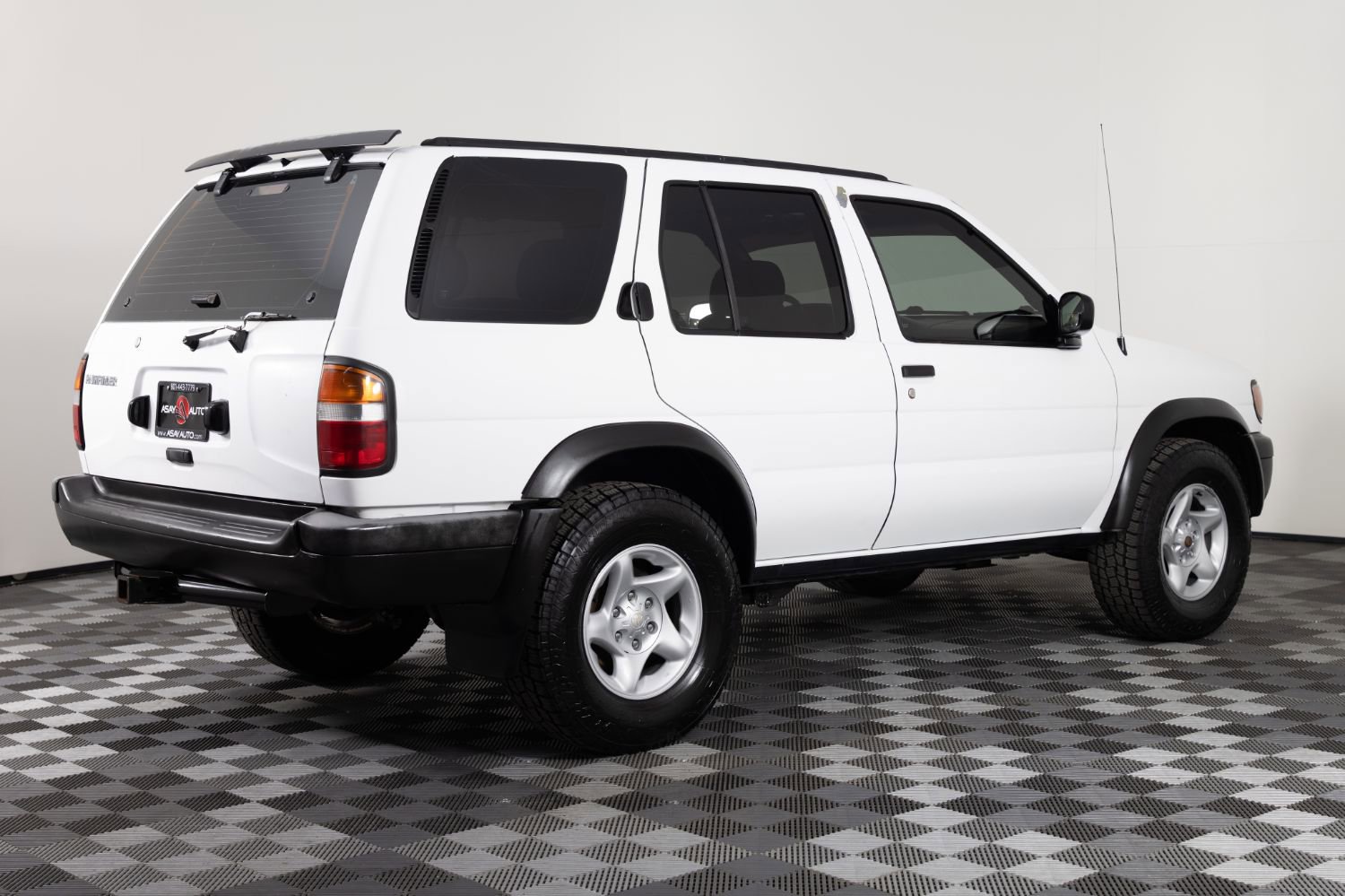 Used 1997 Nissan Pathfinder LE AWD/4WD image 7