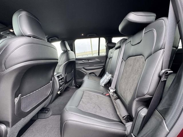 New 2025 Jeep Grand Cherokee Altitude image 17