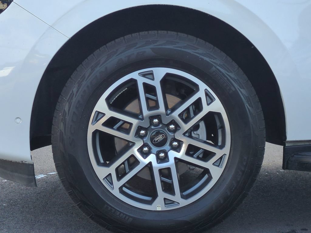Certified 2025 Ford Expedition Active AWD/4WD image 29