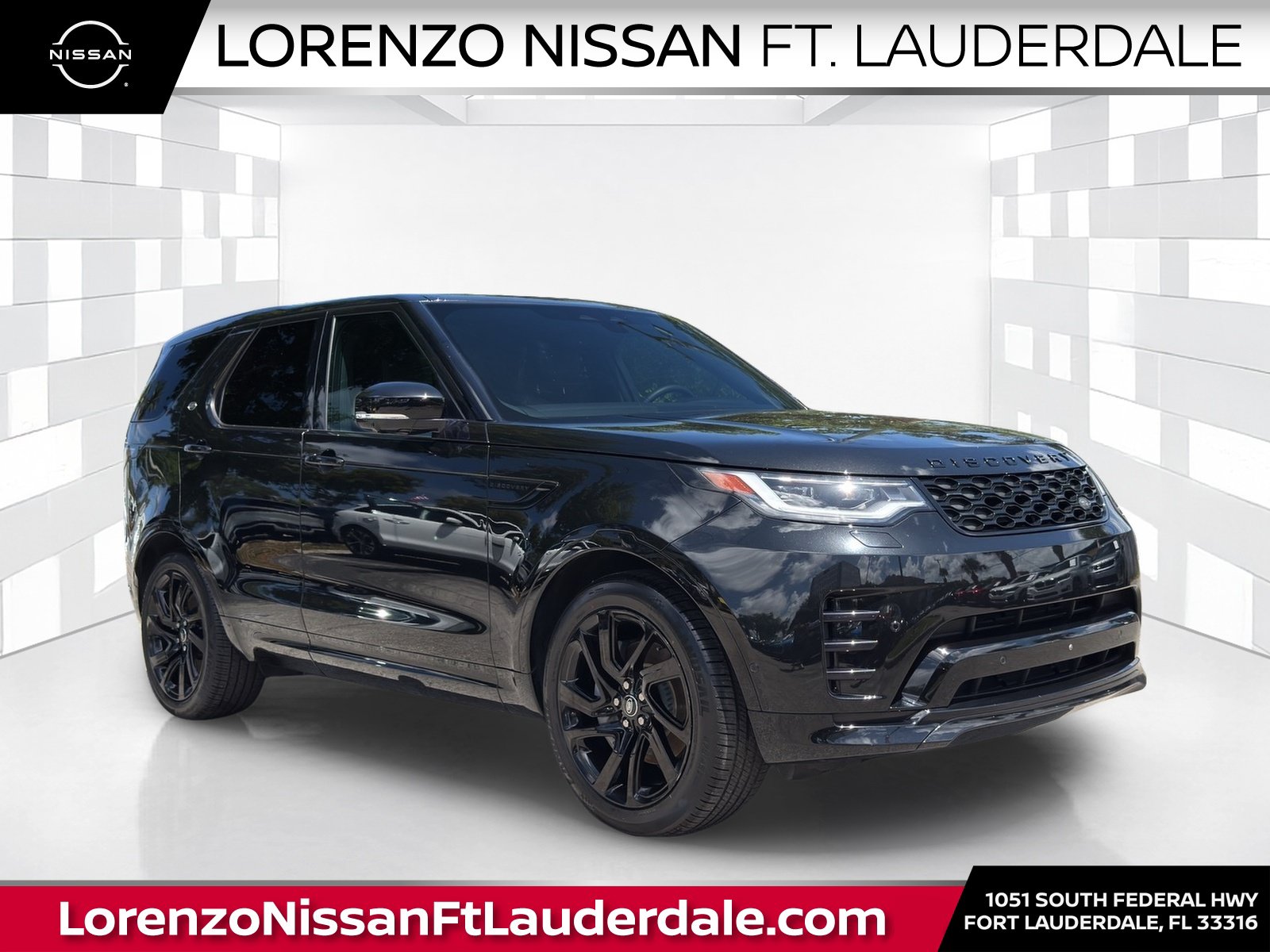 Used 2024 Land Rover Discovery Dynamic SE AWD/4WD image 1