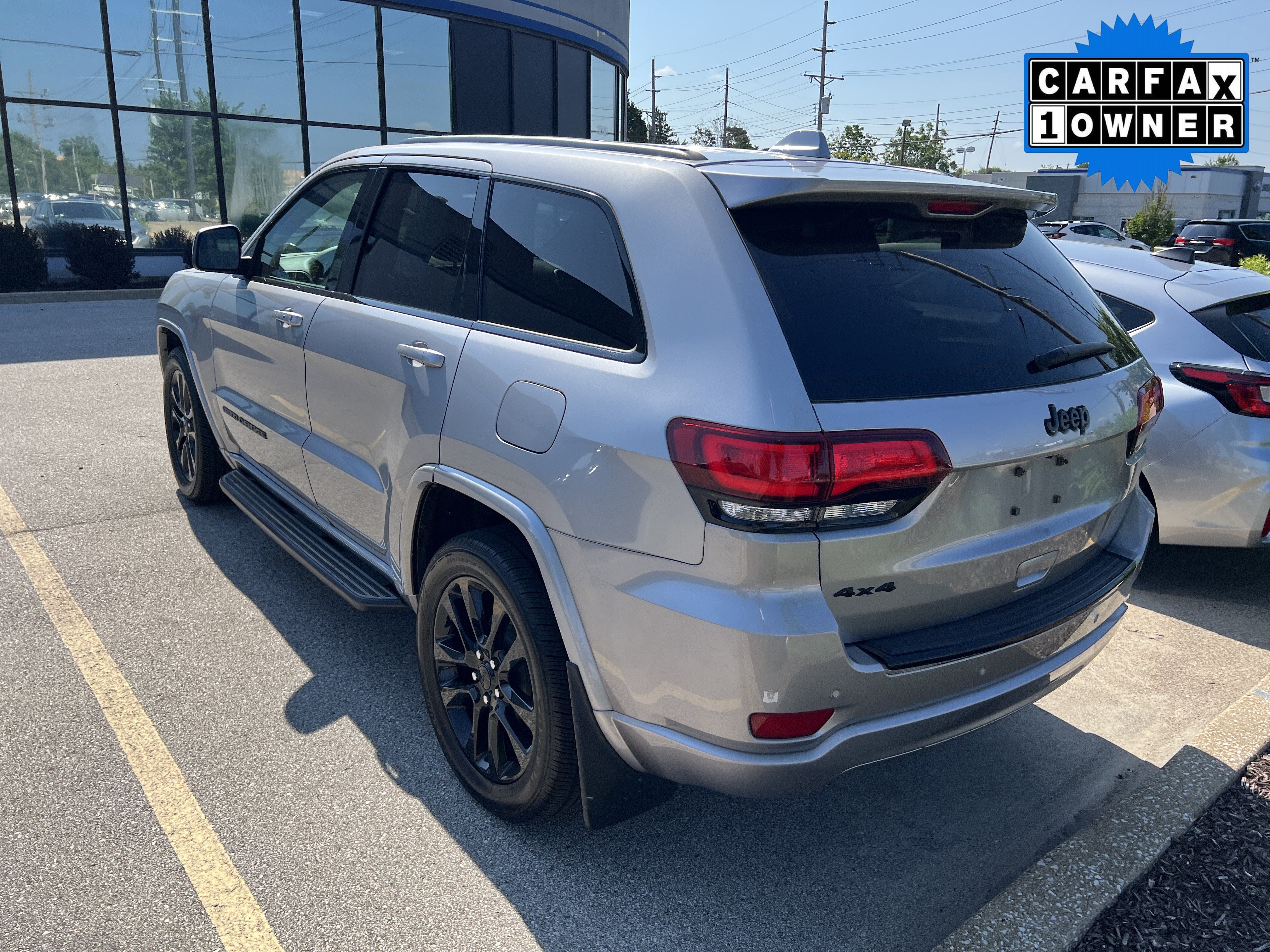 Used 2018 Jeep Grand Cherokee Altitude AWD/4WD image 3