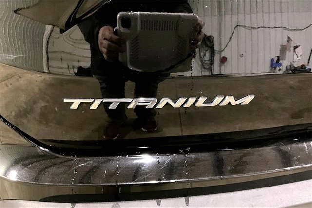 Used 2022 Ford Edge Titanium image 25