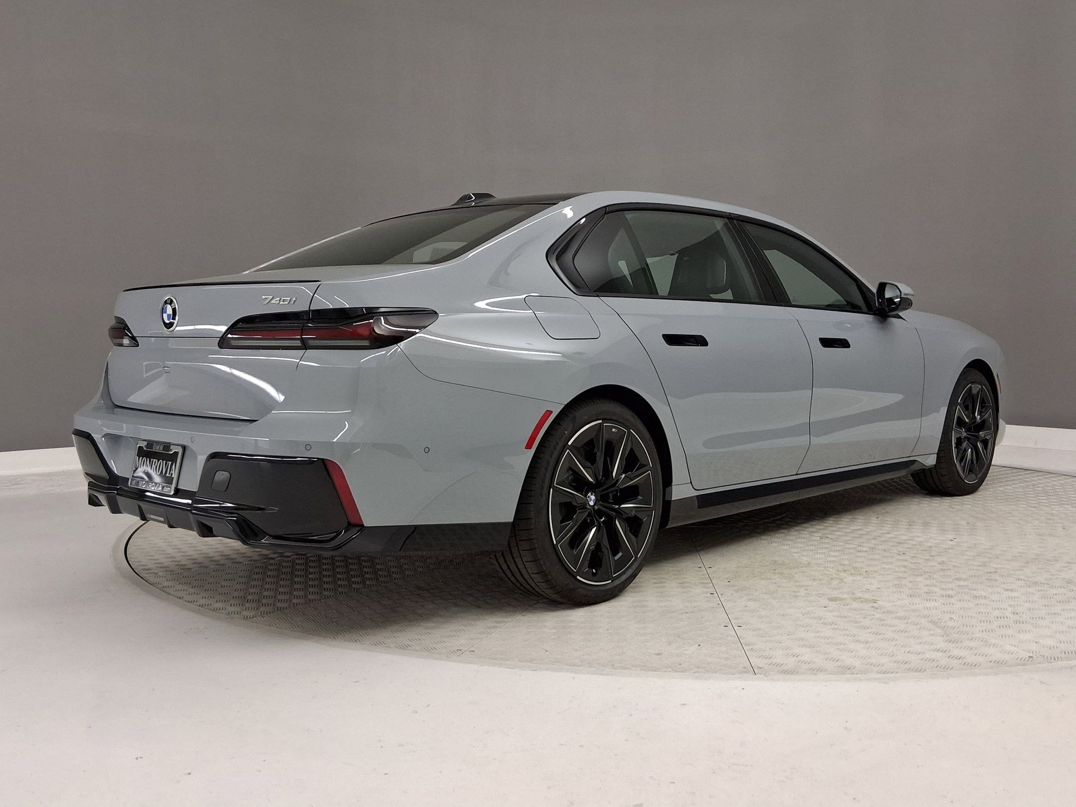 New 2026 BMW 740i w/ Premium Package image 7