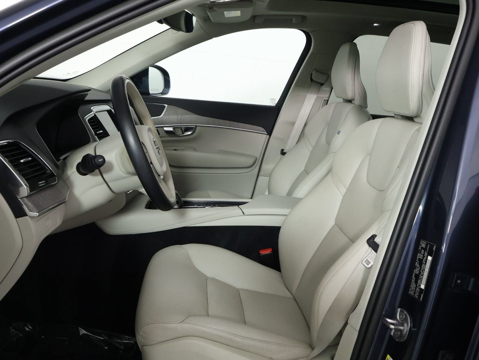 Certified 2023 Volvo XC90 B6 Plus w/ Protection Package Premier AWD/4WD image 31