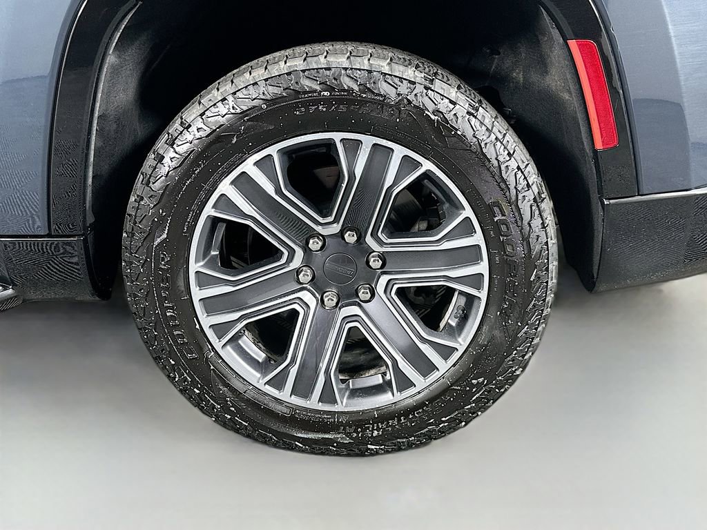 Used 2023 Jeep Wagoneer 4WD w/ Premium Group I image 35