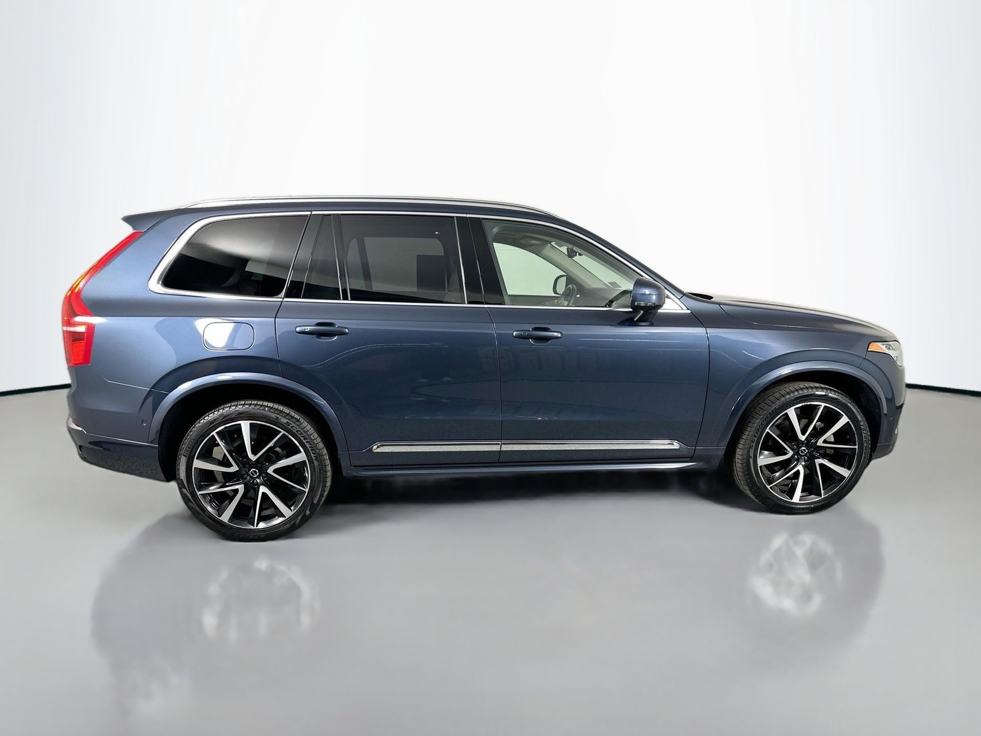 Certified 2023 Volvo XC90 B6 Plus w/ Protection Package image 5