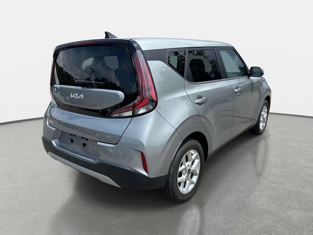 Used 2024 Kia Soul LX w/ Option Group 015 FWD image 4