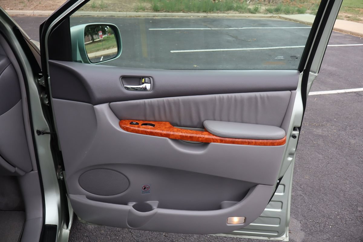 Used 2009 Toyota Sienna XLE FWD image 26