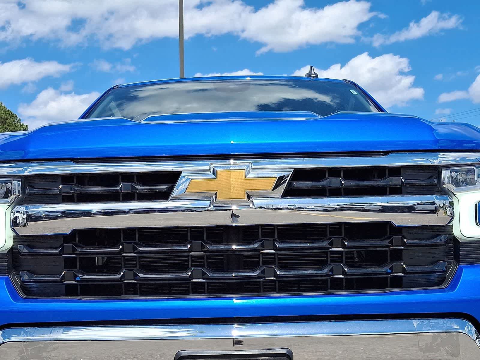 Used 2025 Chevrolet Silverado 1500 LT AWD/4WD image 35