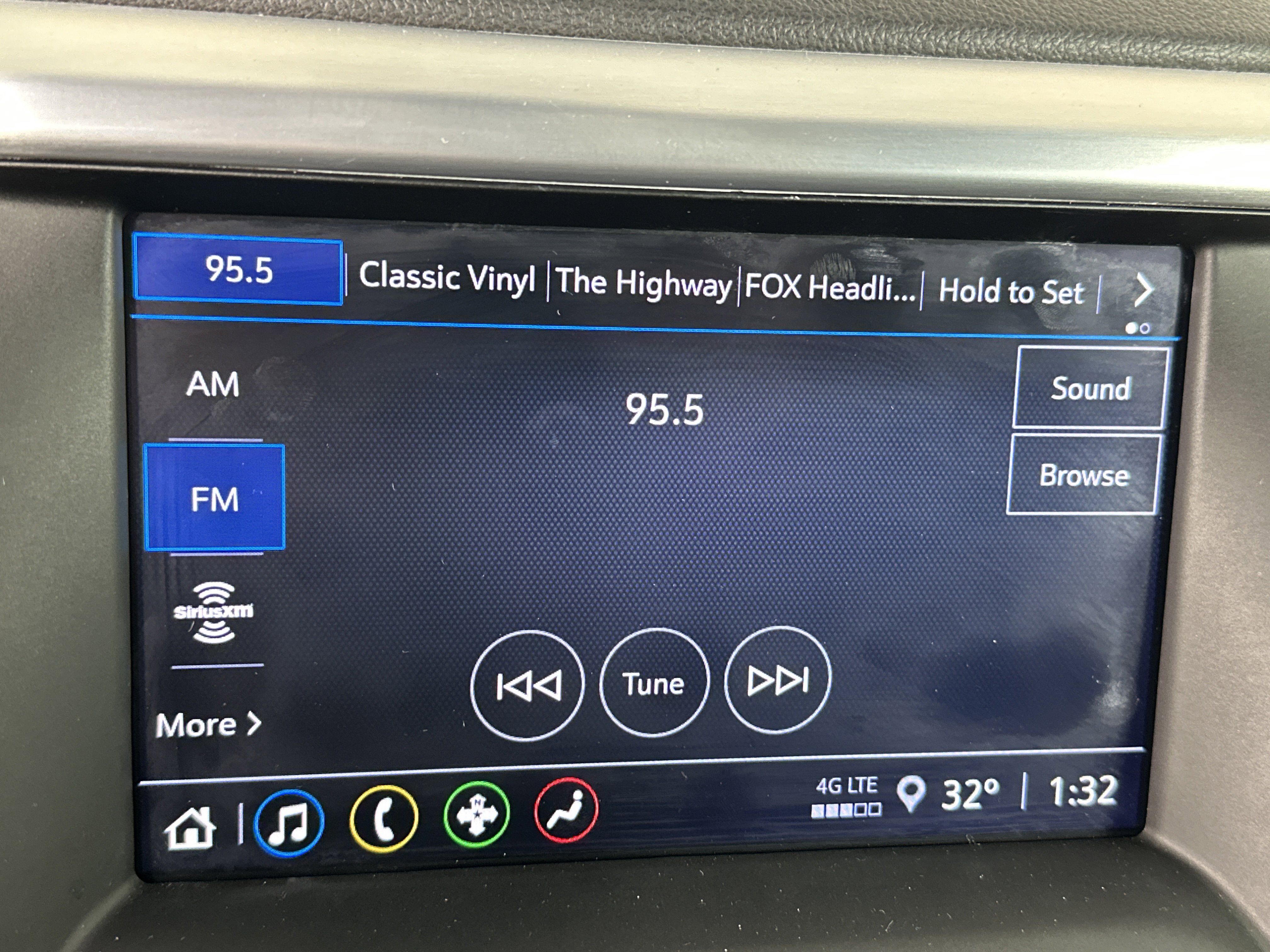 Used 2023 GMC Acadia SLE w/ Driver Convenience Package image 24