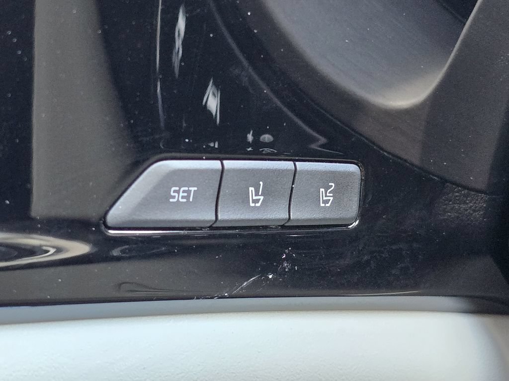 Certified 2024 Kia Carnival SX FWD image 34